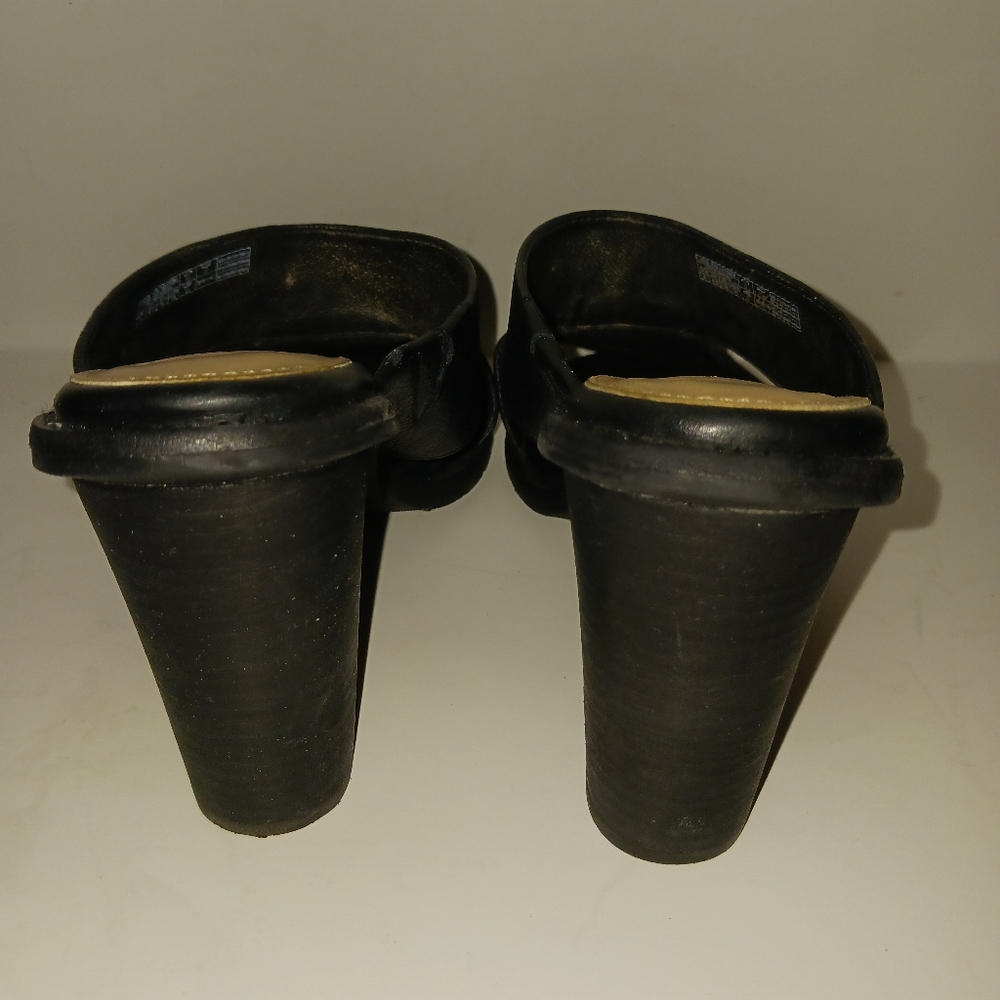 Ugg Size 8 - image 4